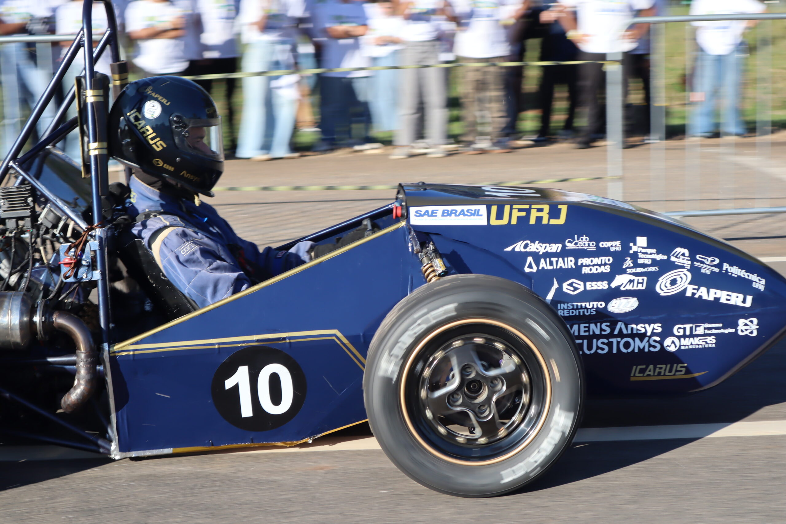 Equipe Icarus UFRJ Formula SAE reunida